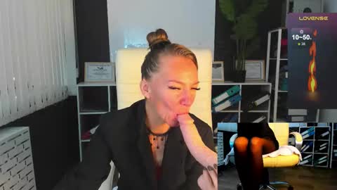 jesica_moon_peachy online show from 13, 9, 2025