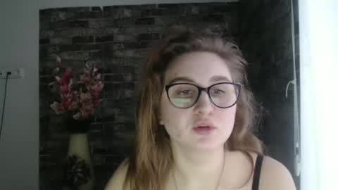 Snapshot of jessica_moul chatting on 5, 2, 2025 jessica_moul online show from 5, 2, 2025