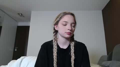 Snapshot of jessicahwinters chatting on 4, 6, 2026 Jessica online show from 4, 6, 2026