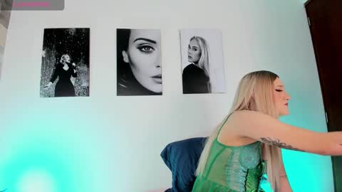 JESSI AND NAOMI online show from 25, 1, 2025