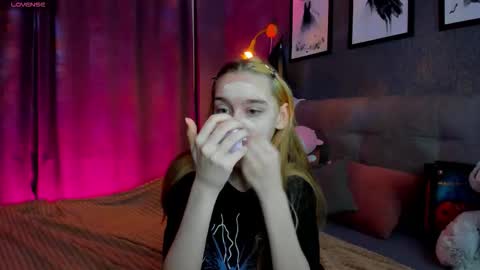 Snapshot of jessiexxiv chatting on 28, 10, 2025 Jessie online show from 28, 10, 2025