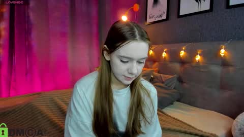 Snapshot of jessiexxiv chatting on 18, 12, 2025 Jessie online show from 18, 12, 2025