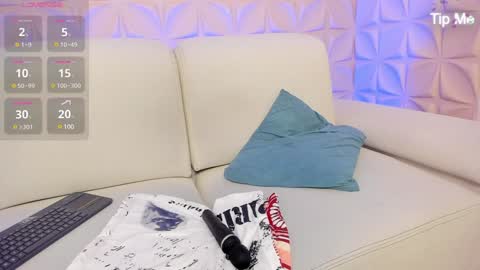 Jessy Morgan online show from 28, 1, 2025