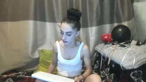 Snapshot of jessystarrr chatting on 9, 11, 2025 Jessy online show from 9, 11, 2025