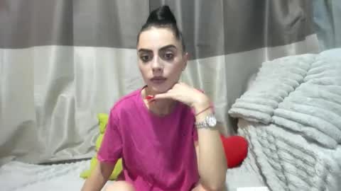 Snapshot of jessystarrr chatting on 17, 11, 2025 Jessy online show from 17, 11, 2025