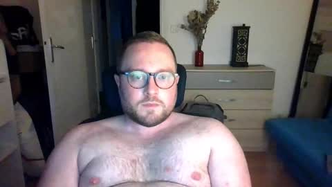 Snapshot of jeuneloup92 chatting on 21, 11, 2025 jeuneloup92 online show from 21, 11, 2025