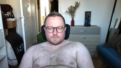 Snapshot of jeuneloup92 chatting on 30, 11, 2025 jeuneloup92 online show from 30, 11, 2025