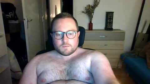 Snapshot of jeuneloup92 chatting on 2, 12, 2025 jeuneloup92 online show from 2, 12, 2025