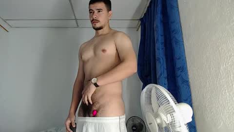 Snapshot of jeycob_happy97 chatting on 17, 12, 2025 Juan David online show from 17, 12, 2025