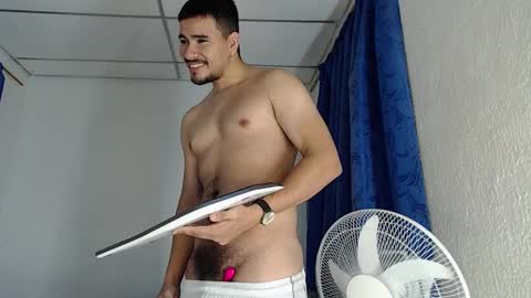 Snapshot of jeycob_happy97 chatting on 5, 2, 2026 Juan David online show from 5, 2, 2026