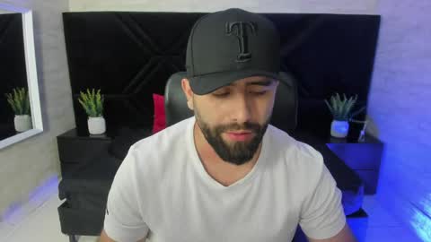 Snapshot of jhon_bear02 chatting on 4, 6, 2026 John Bear.... online show from 4, 6, 2026