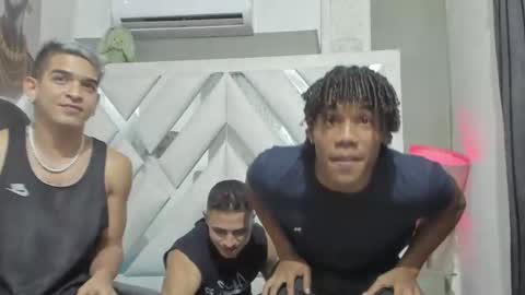 Snapshot of jhonny_flames7 chatting on 12, 12, 2024 jhonny online show from 12, 12, 2024