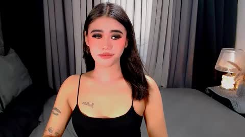 Snapshot of jhuliana_and_charles_room chatting on 28, 11, 2025 jhuliana_and_charles_room online show from 28, 11, 2025