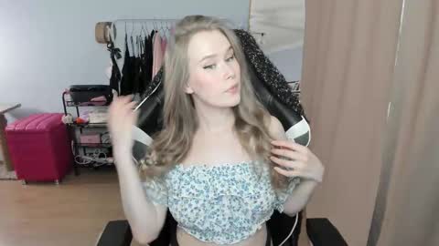 Snapshot of jimmy_and_amy chatting on 8, 10, 2025 Amy  next stream on Wednesday Thursday Friday Saturday and Sunday at 16 pm GMT3 online show from 8, 10, 2025