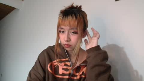 Snapshot of jinxxx_08 chatting on 4, 12, 2025 Minaa online show from 4, 12, 2025