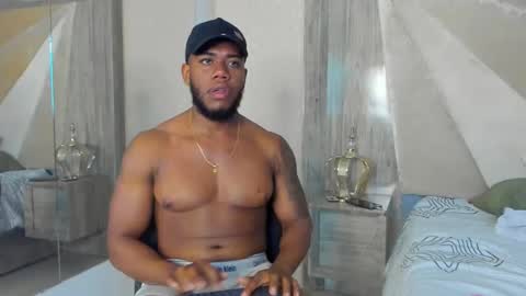 JOAN SAENZ online show from 26, 1, 2025