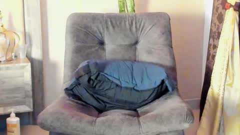 JOAN SAENZ online show from 8, 2, 2025