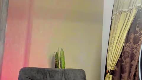 JOAN SAENZ online show from 9, 3, 2025