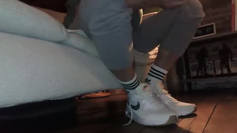 Snapshot of jobbeduval chatting on 27, 1, 2025 GUILLAUME feet and socks online show from 27, 1, 2025