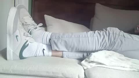 Snapshot of jobbeduval chatting on 31, 1, 2025 GUILLAUME feet and socks online show from 31, 1, 2025