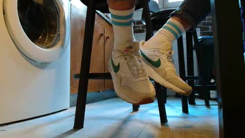 Snapshot of jobbeduval chatting on 3, 2, 2025 GUILLAUME feet and socks online show from 3, 2, 2025