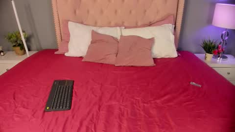 Emma  Joe online show from 4, 12, 2025