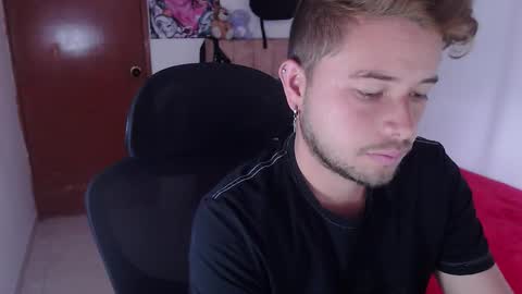 JOHAN independient model online show from 30, 10, 2025