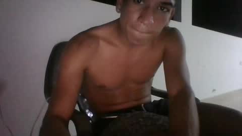 Snapshot of johanorozco693 chatting on 4, 3, 2025 johan online show from 4, 3, 2025