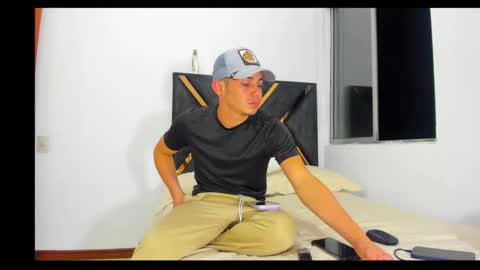 john_hot690 online show from 8, 4, 2026