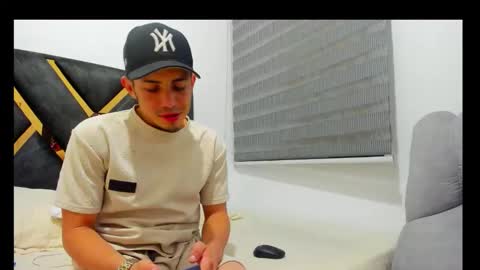 john_hot690 online show from 12, 4, 2026