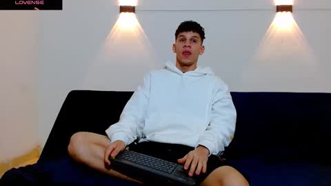 john_ssnow29 online show from 20, 12, 2025