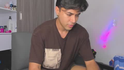 johnny_bravo777 online show from 5, 2, 2025