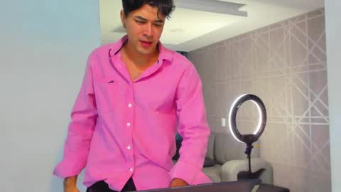 johnny_bravo777 online show from 17, 2, 2025