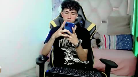 johnny_cagee online show from 19, 12, 2025