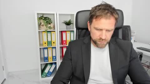 johnnydough82 online show from 17, 12, 2024