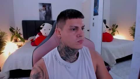 Snapshot of johny_multicum chatting on 10, 10, 2025 Johny online show from 10, 10, 2025