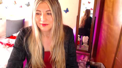 Snapshot of jolie_mature_ chatting on 7, 10, 2025 Jolie Mature online show from 7, 10, 2025