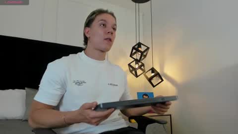 Jonathan Danielss  online show from 2, 3, 2025