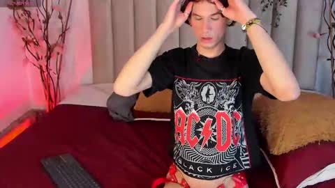 Snapshot of jonny_gilbert chatting on 25, 11, 2025 jonny_gilbert online show from 25, 11, 2025