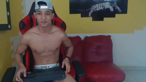 jose_sexycumm online show from 24, 12, 2024