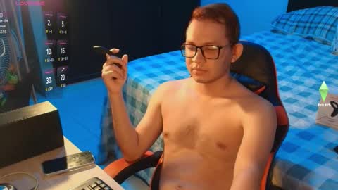 Snapshot of josh_18cm chatting on 22, 10, 2025 josh_18cm online show from 22, 10, 2025