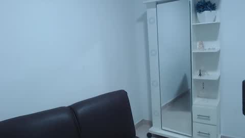 Josita rousell INSTAGRAM  majoestupy  online show from 2, 2, 2025