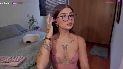 josephine   independent model    online show from 15, 12, 2025