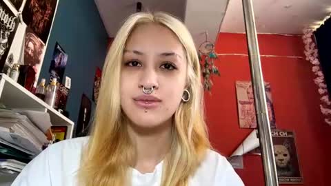 Snapshot of jovanlariccia chatting on 5, 7, 2026 Kimie is here online show from 5, 7, 2026