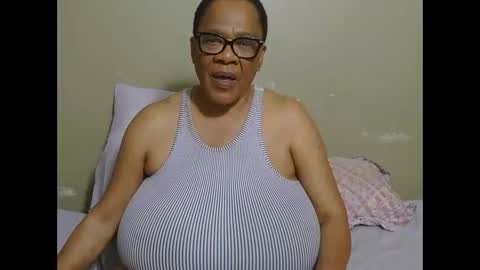 Snapshot of joycemando chatting on 31, 5, 2026 DairyQueen online show from 31, 5, 2026