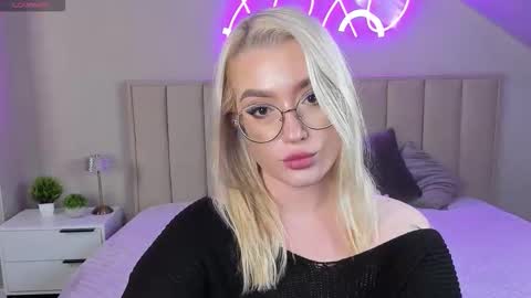 Snapshot of joyfuljasmine chatting on 18, 10, 2025 Vickie online show from 18, 10, 2025