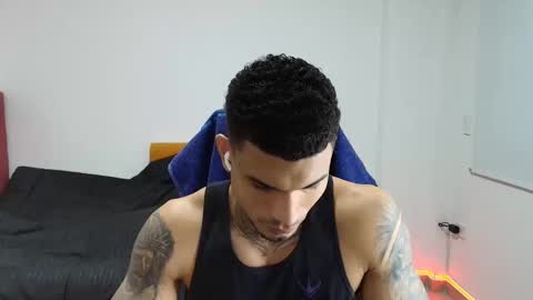 juan_gomez_1 online show from 19, 11, 2025