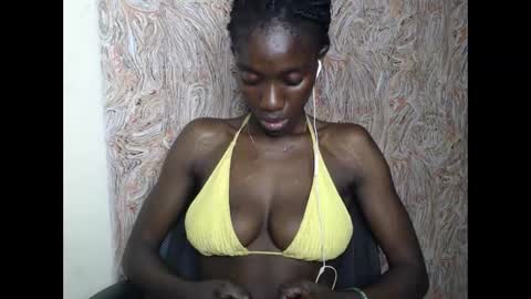 Snapshot of juicyberryx chatting on 1, 2, 2025 queen online show from 1, 2, 2025