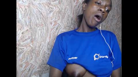 Snapshot of juicyberryx chatting on 3, 2, 2025 queen online show from 3, 2, 2025