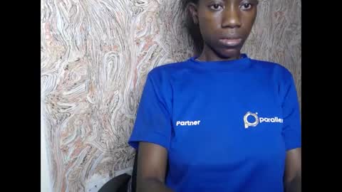 Snapshot of juicyberryx chatting on 3, 2, 2025 queen online show from 3, 2, 2025